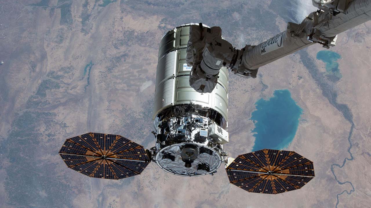 ng20-cygnus-canadarm-iss-feb22 Northrop Grumman's Cygnus space freighter approaches the International Space Station in February, 2022.