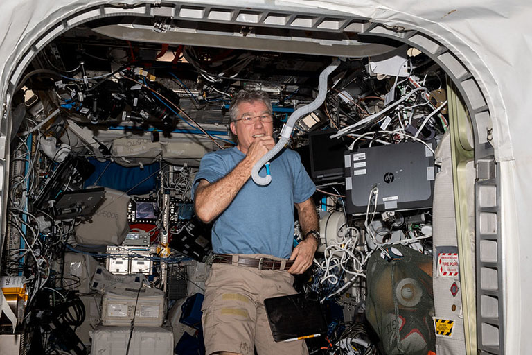 NASA astronaut Stephen Bowen talks to students in Canada via HAM radio.