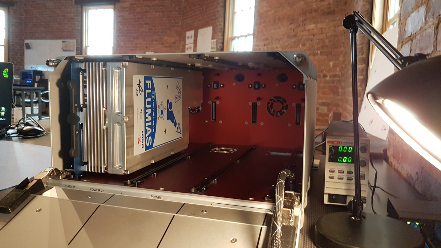 FLUMIAS DEA miniaturized fluorescence microscope loaded in TangoLab 2