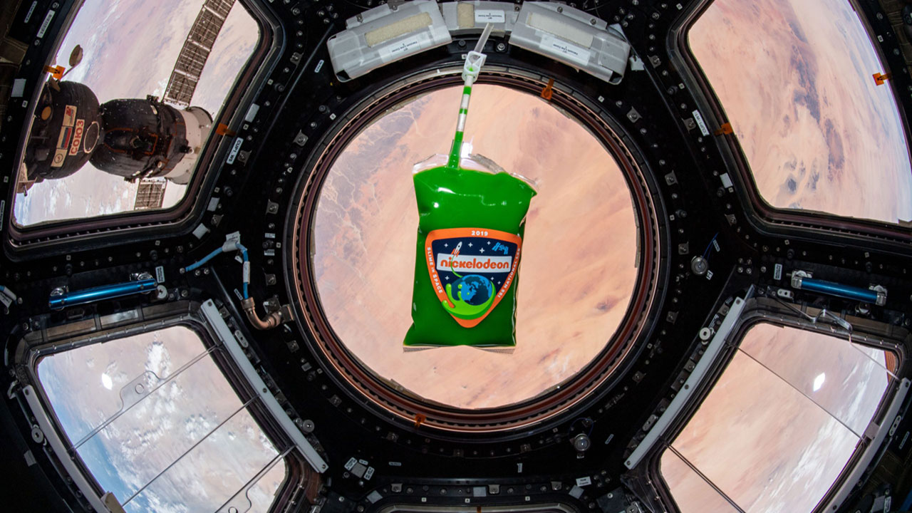 Nickelodons Slime in Space in the cupola of the ISS.