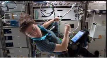 NASA astronaut Christina Koch de installed the Spaceborne Computer from its rack onboard the ISS National Lab in preparation for its return to Earth.