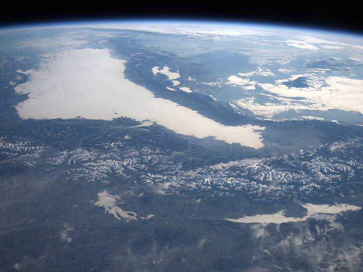 European Space Agency (ESA) astronaut and Expedition 46 Flight Engineer Tim Peake (@astro timpeake) photographed the Alps from his vantage point aboard the International Space Station on Dec. 27, 2015 and later shared the image with his social media followers, writing, There may not be much snow in the Alps this winter but they still look stunning from here! #Principia