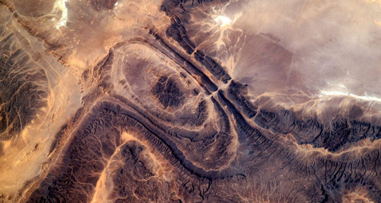 I know its naturebut put a frame on it and it wouldnt look out of place in an art gallery! Astronaut Paolo Nespoli, ISS Expedition 52 53. Bechar Province, Algeria, Africa.