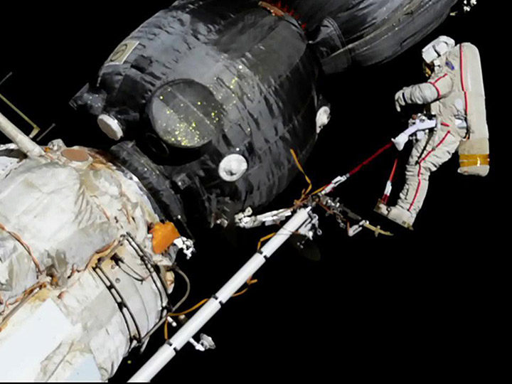 Spacewalker Oleg Kononenko is on the Strela boom getting ready for inspection work on the Soyuz crew vehicle.