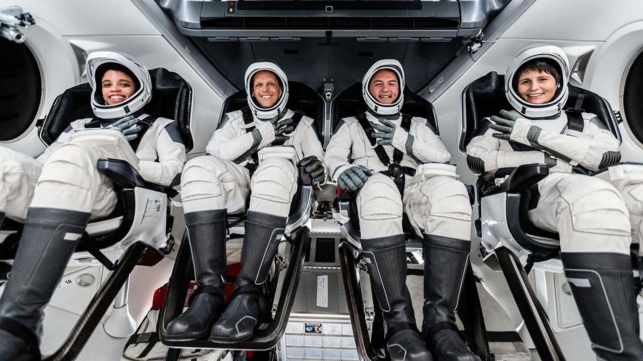 jsc2022e003337 (Nov. 28, 2021) NASAs SpaceX Crew 4 astronauts participate in a training session at SpaceX headquarters in Hawthorne, CA. From left to right: NASA astronaut and SpaceX Crew 4 mission specialist Jessica Watkins; NASA astronaut and SpaceX Crew 4 pilot Robert Bob Hines; NASA astronaut and SpaceX Crew 4 commander Kjell Lindgren; and ESA (European Space Agency) astronaut and Crew 4 mission specialist Samantha Cristoforetti of Italy.