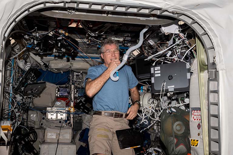 NASA astronaut Stephen Bowen talks to students in Canada via HAM radio.