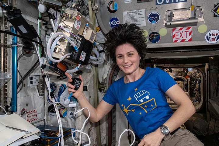 ESA astronaut Samantha Cristoforetti talks to students via the space stations HAM radio.