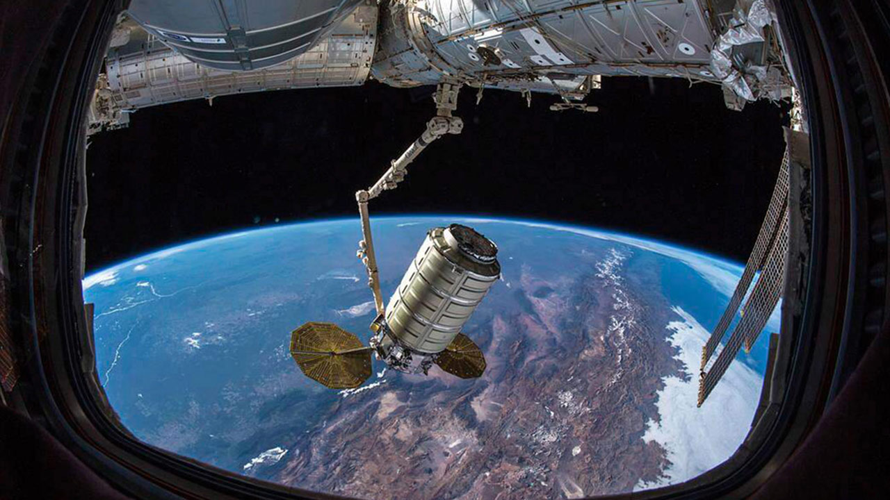 The Cygnus spacecraft as it leaves the ISS for the first SlingShot mission with Lynks payload attached.