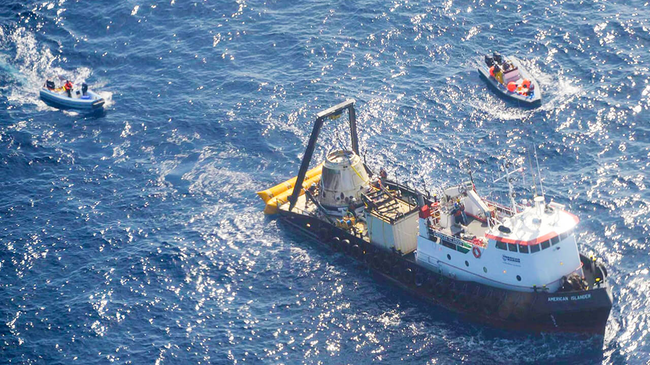 A Space Exploration Technologies (SpaceX) Dragon spacecraft splashed down in the Pacific Ocean at 3:22 p.m. EDT Sunday, Oct. 28, 2012, a few hundred miles west of Baja California, Mexico. The splashdown successfully ended the first contracted cargo delivery flight contracted by NASA to resupply the International Space Station.