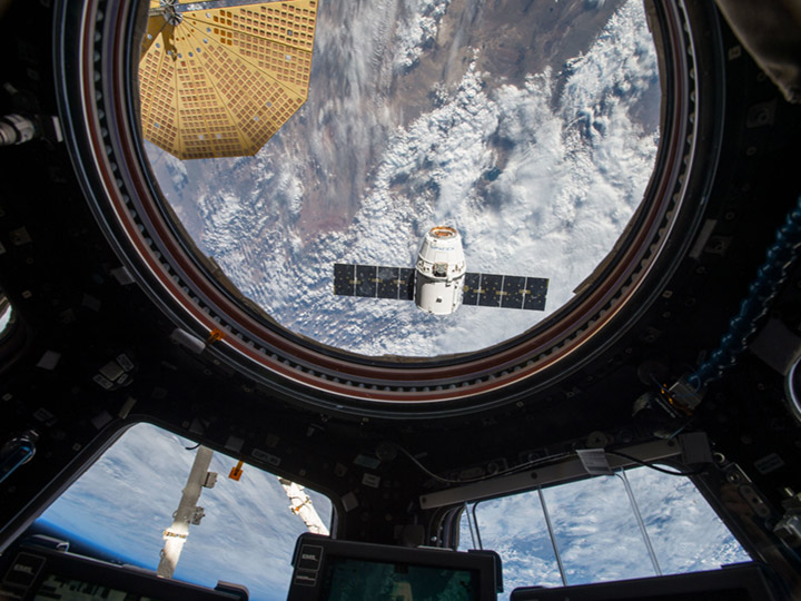 SS047e050792 (04 10 2016) The SpaceX Dragon cargo craft approaches to be grappled by the International Space Station Expedition 47 crew. This view is from the Cupola where the primary controls of the Canadarm 2 are located. Crewmembers use the robotic arm to grapple the spaceship before berthing it to the Earth facing port on the Harmony module. The spacecraft delivered about 7,000 pounds of science and research investigations, including the Bigelow Expandable Activity Module, known as BEAM.