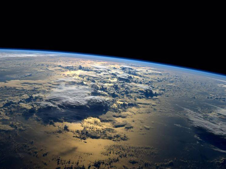 earth from station sun