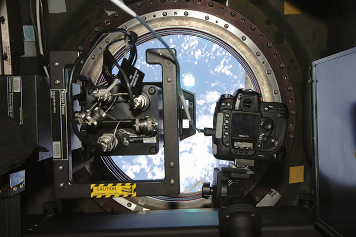 Students capture views of the Earth with the EarthKAM.