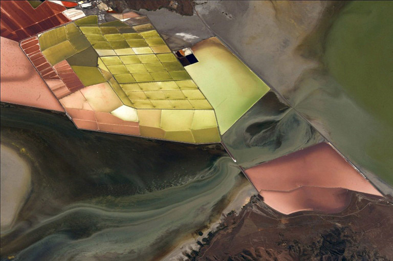 Oh my, tell me that doesnt look like a watercolor tray? The Earth surprises me with its beauty every day. Astronaut Jack Fischer, ISS Expedition 51 52. Evaporation ponds in the Great Salt Lake, Utah, USA.