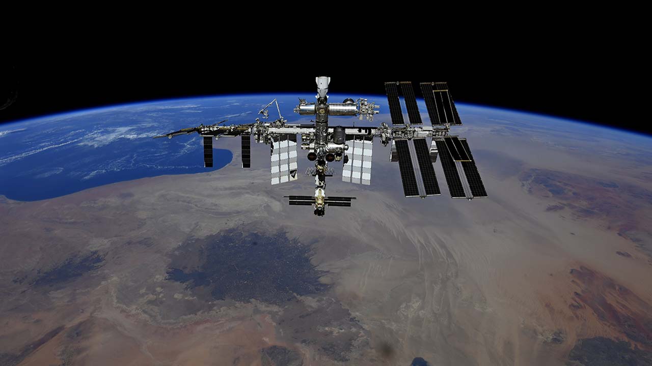 Beautiful view of our home these past 6 months taken by our crewmate Petr Dubrov when he, @novitskiy iss , and @astro sabot relocated their Soyuz spacecraft to the new MLM docking port. 10:57 AM ¬∑ Oct 21, 2021