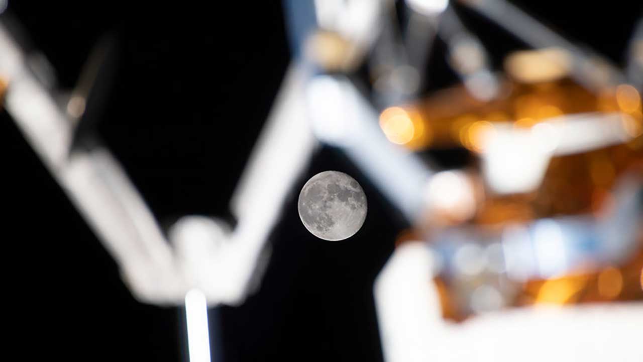 September's 2023 Harvest Moon, photographed from the ISS