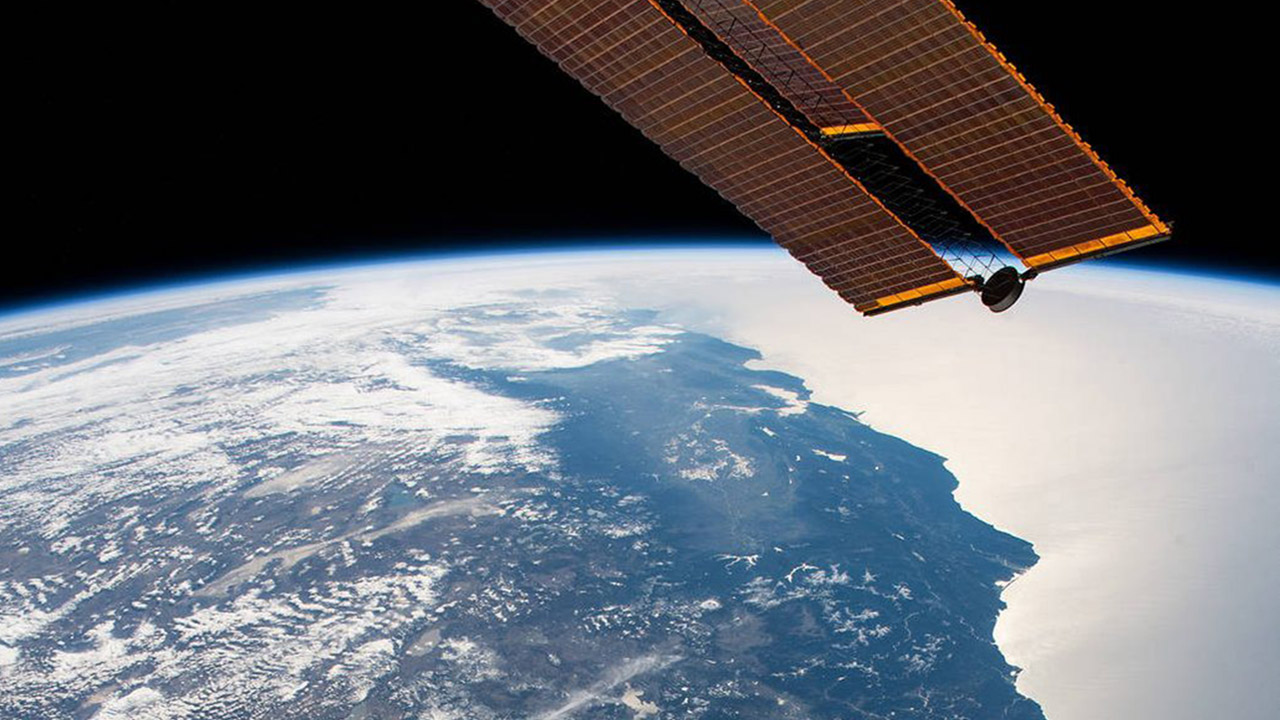 The International Space Station was orbiting 266 miles above the Pacific Ocean when this picture was taken just off the western coast of North America. At top near the Earths limb is Californias San Francisco Bay.