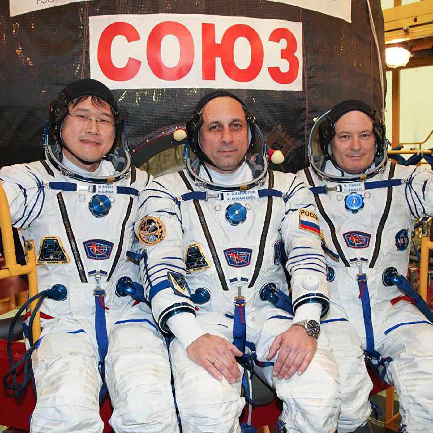 Space Population to Six The newly expanded Expedition 54 crew The newly expanded Expedition 54 crew gathers in the Zvezda service module for ceremonila congratulations from family and mission officials. Credit: NASA TV NASAs Scott Tingle, Anton Shkaplerov of the Russian space agency Roscosmos, and Norishige Kanai of the Japan Aerospace Exploration Agency