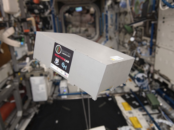 The Lung Host Defense in microgravity tissue chip investigation onboard the ISS.