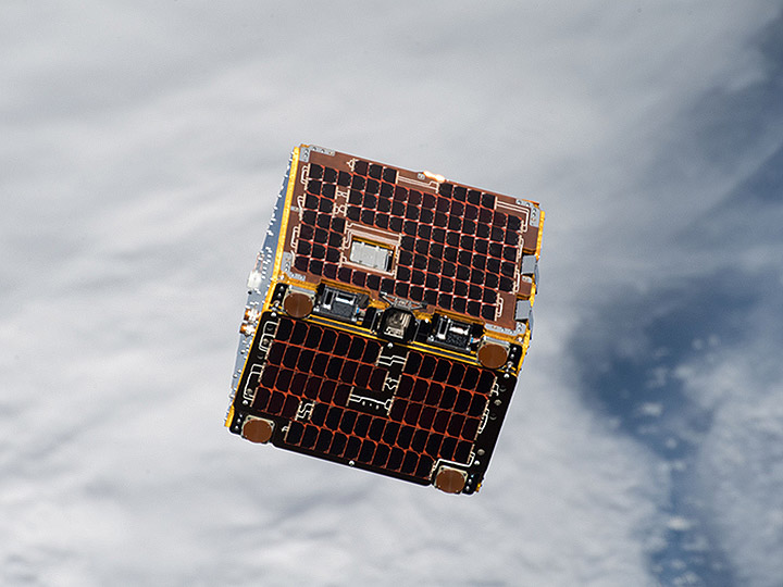 nanoracks remove debris