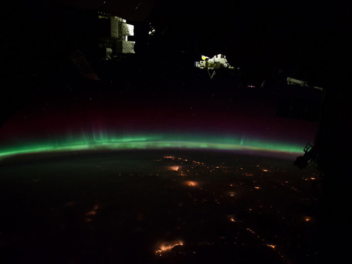 night earth aurora