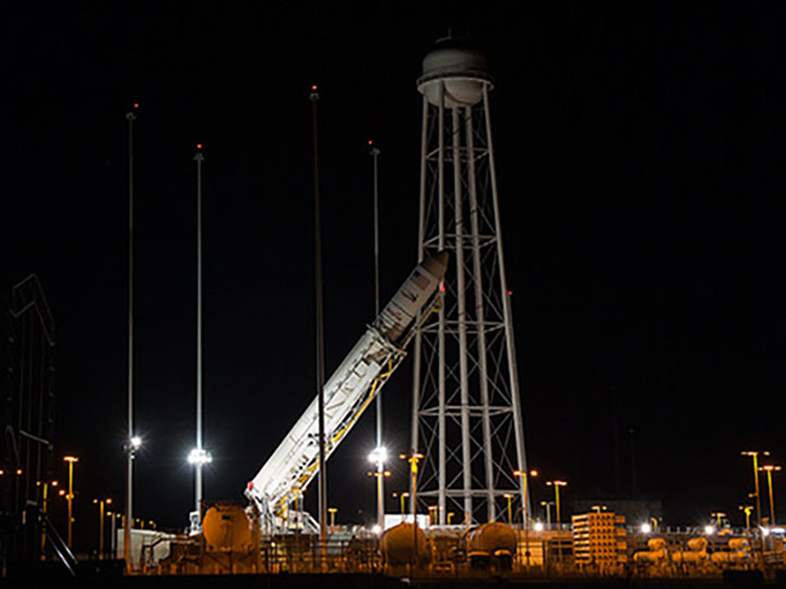 Raising of the Antares rocket on Saturday, October 25, 2014