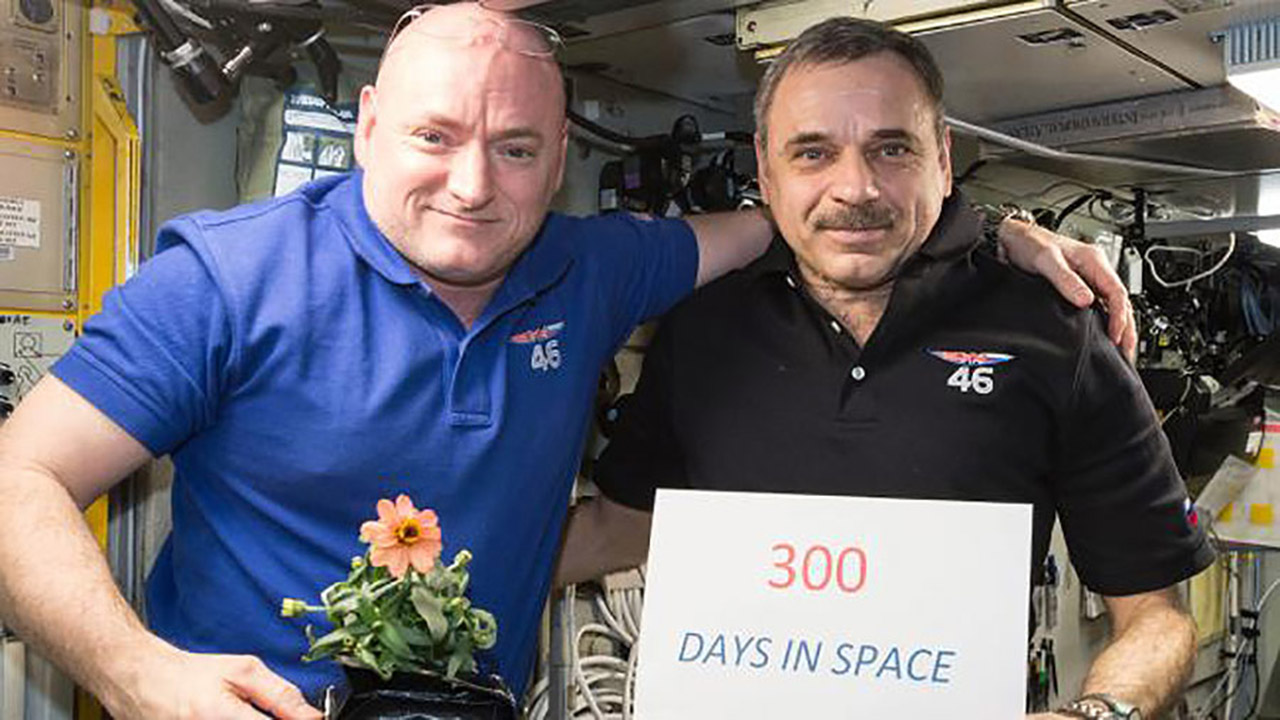scott kelly mikhail kornienko 300 days
