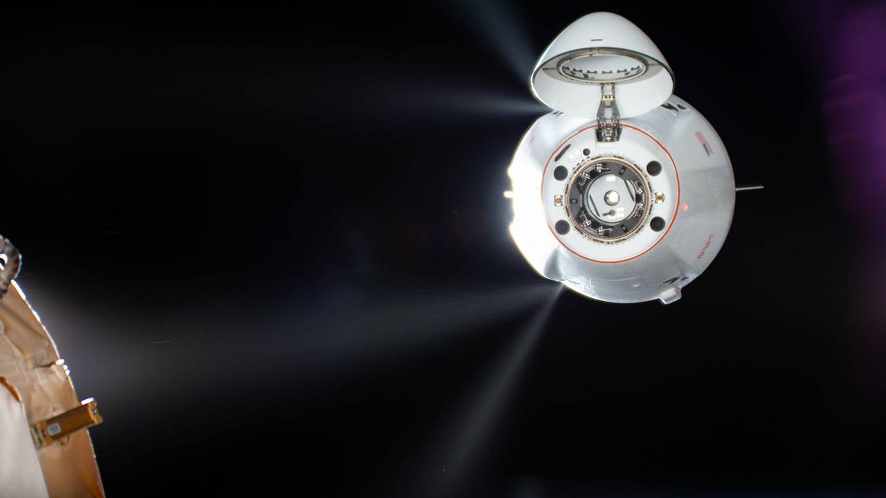 The SpaceX Dragon cargo spacecraft approaches the ISS