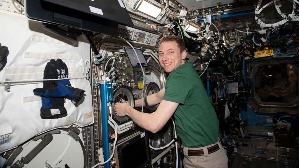 woody-hoburg-aerogel NASA astronaut Woody Hoburg works on an experiment from Stanford University that aims to synthesize graphene aerogel in space.