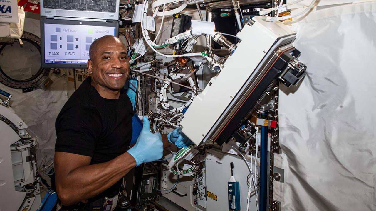victor-glover-exp64-v2