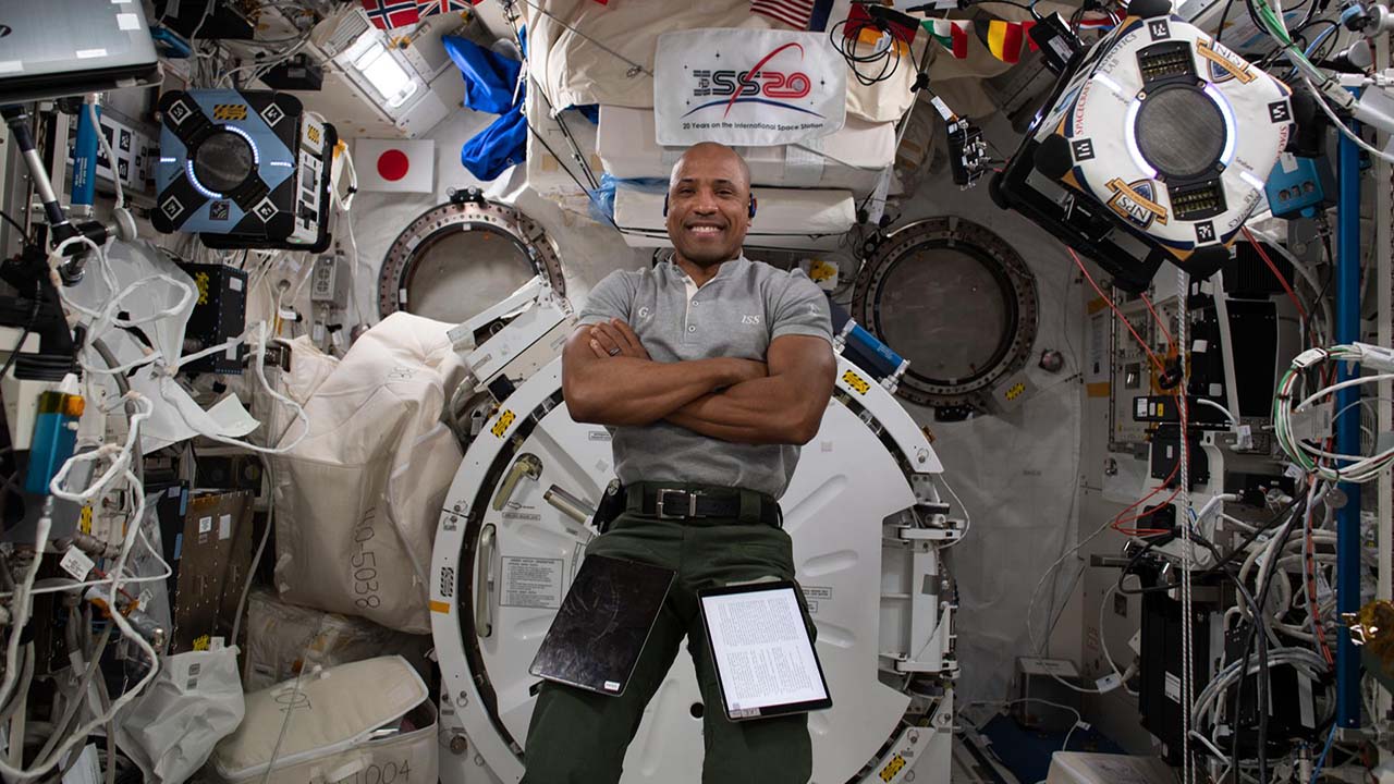 victor-glover-iss20-onstation