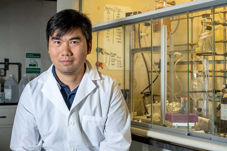 Tengfei Luo in his lab at the University of Notre Dame.