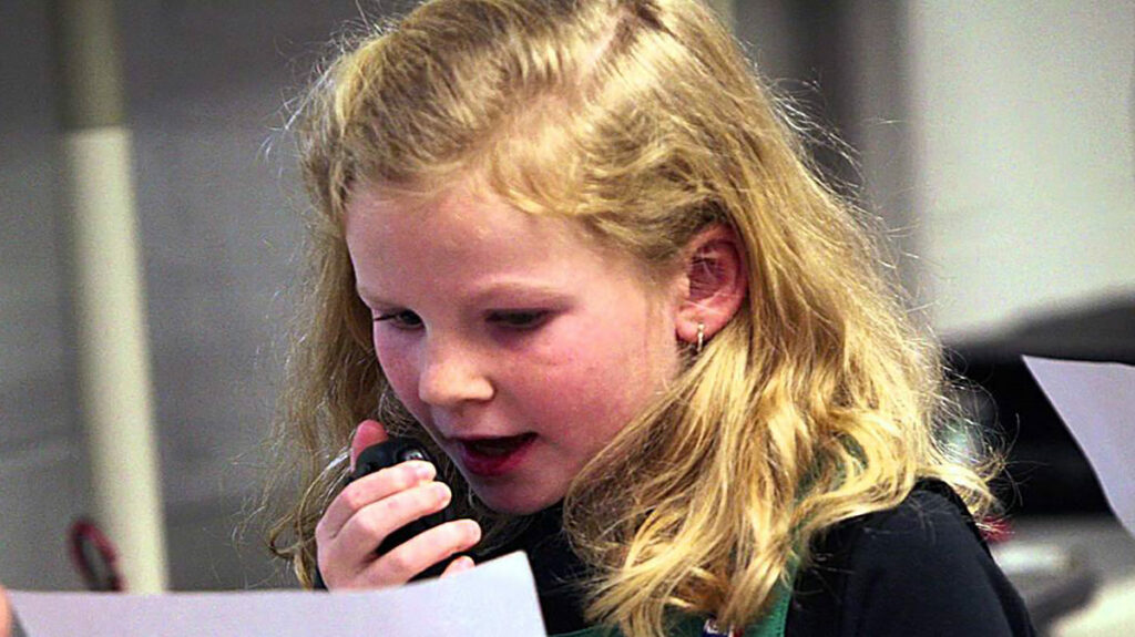 ariss-blond-girl-talking-1