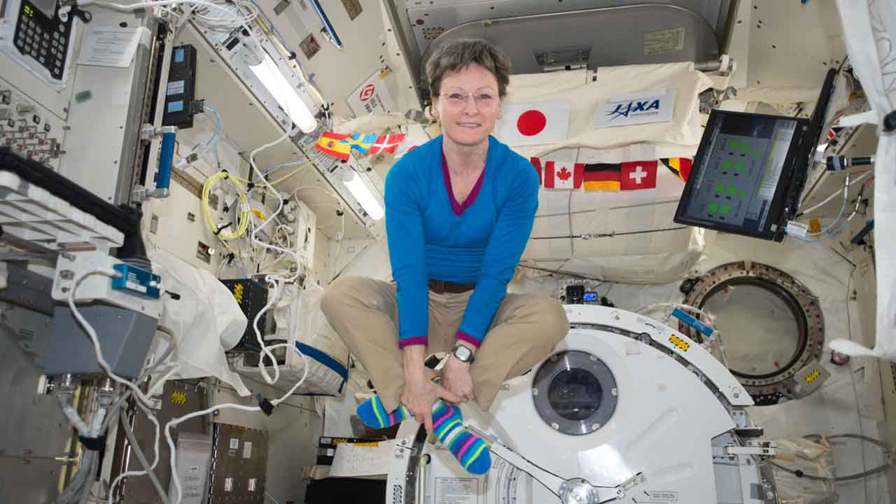 peggy-whitson-floats-kibo Astronaut Peggy Whitson floats inside Japan’s Kibo laboratory module on the ISS