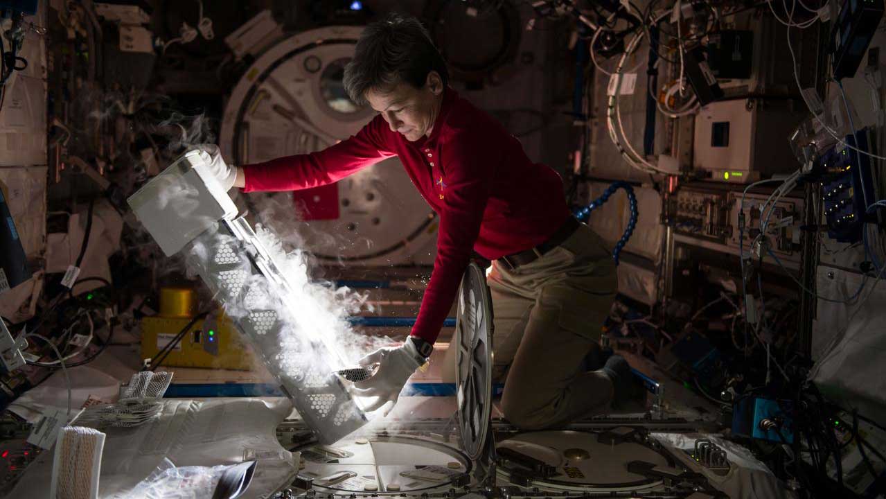 peggy-whitson-melfi NASA Astronaut Peggy Whitson working with the Minus Eighty Laboratory Freezer for ISS 1 (MELFI-1) in the Japanese Experiment Module (JEM).