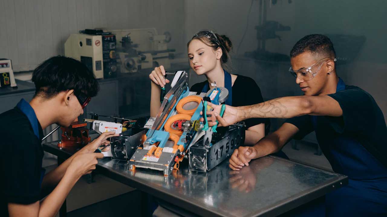 robotics-engineer-multicultural Robotics engineers