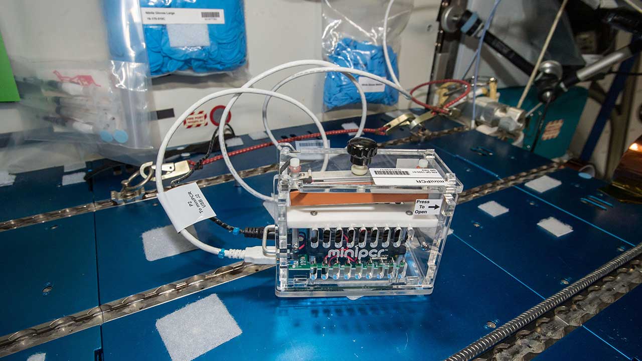startups-minipcr Crew members on the International Space Station completed a new session of the Genes in Space 2 investigation. Spaceflight causes many changes to the human body, including alterations in DNA and a weakened immune system. This study uses a new technology to study DNA in space to try and safeguard crew health.