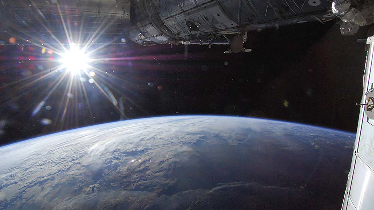 sunburst-over-earth The sun is captured in a starburst mode over Earths horizon by one of the Expedition 36 crew members