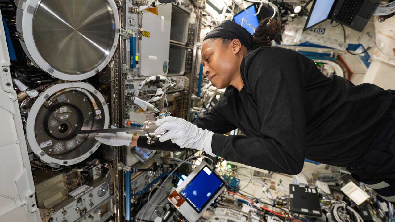 ar24-metrics-epps NASA astronaut and Expedition 71 Flight Engineer Jeanette Epps works on the Materials Science Laboratory.